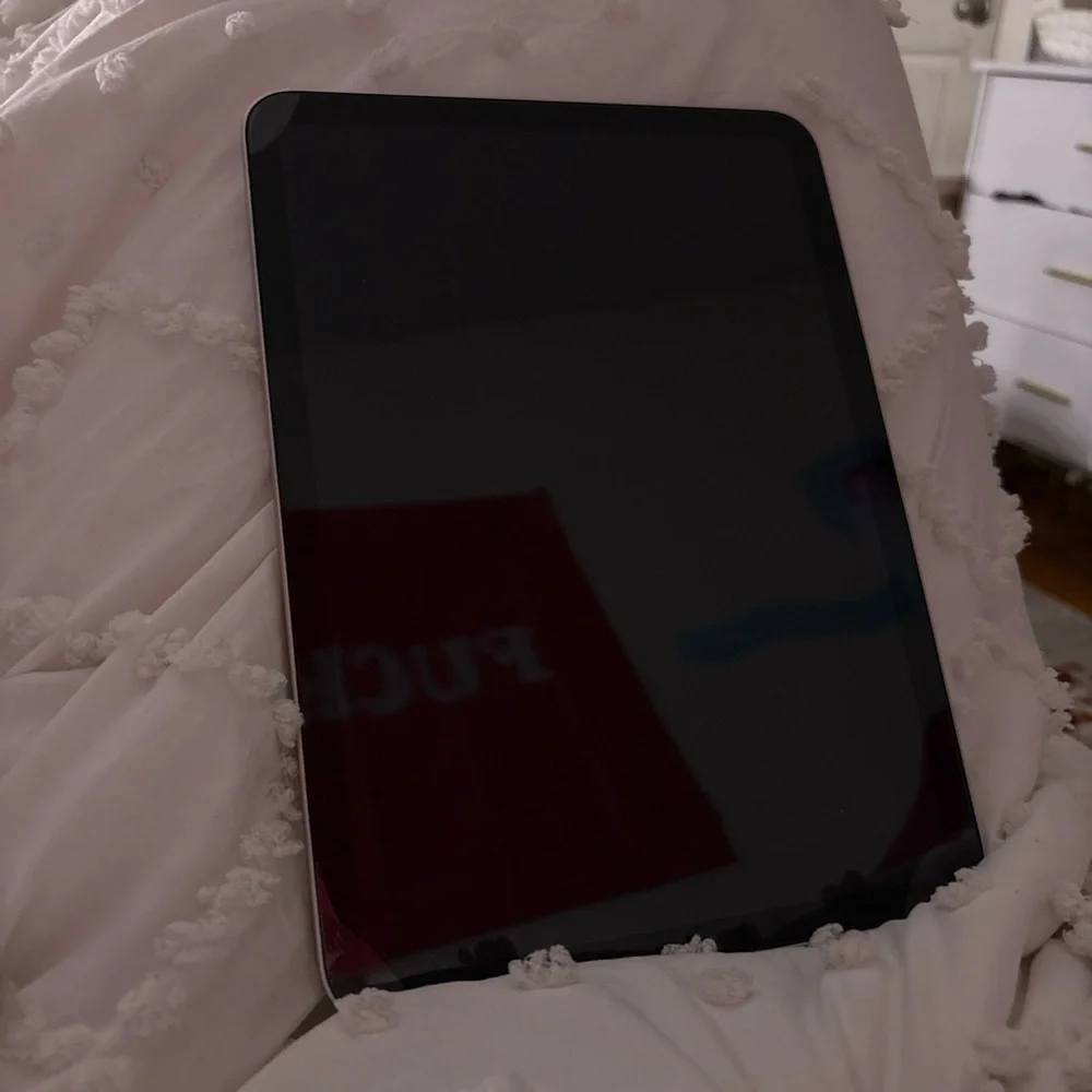10TH GEN SILVER BRAND NEW IPAD